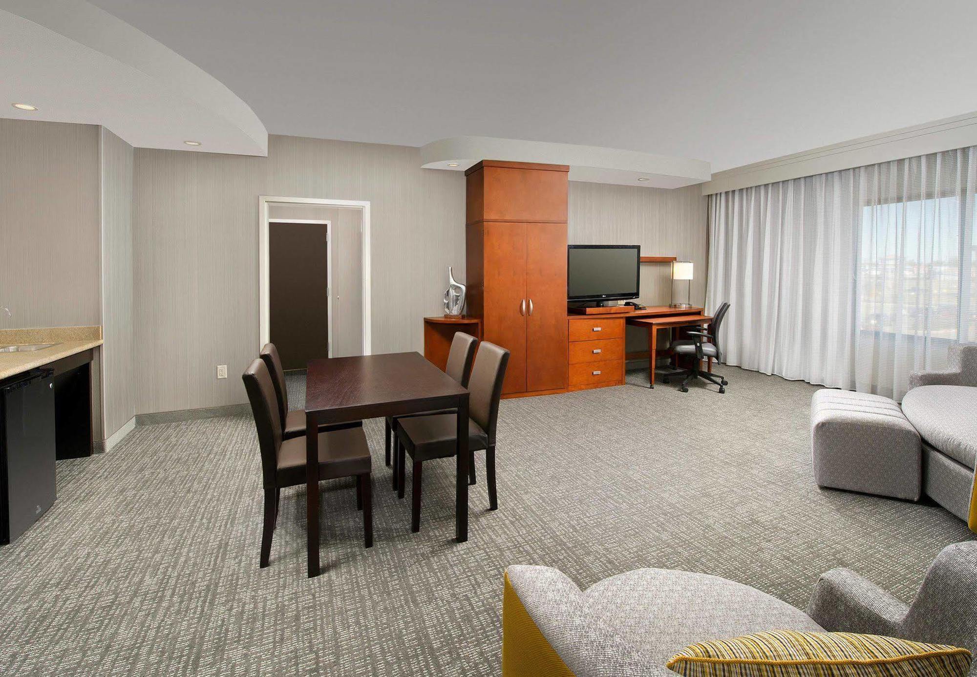 Courtyard By Marriott Wichita Falls Dış mekan fotoğraf